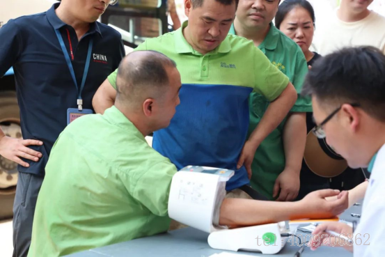 點滴聚愛心，公司組織開展公益獻血活動(圖1)