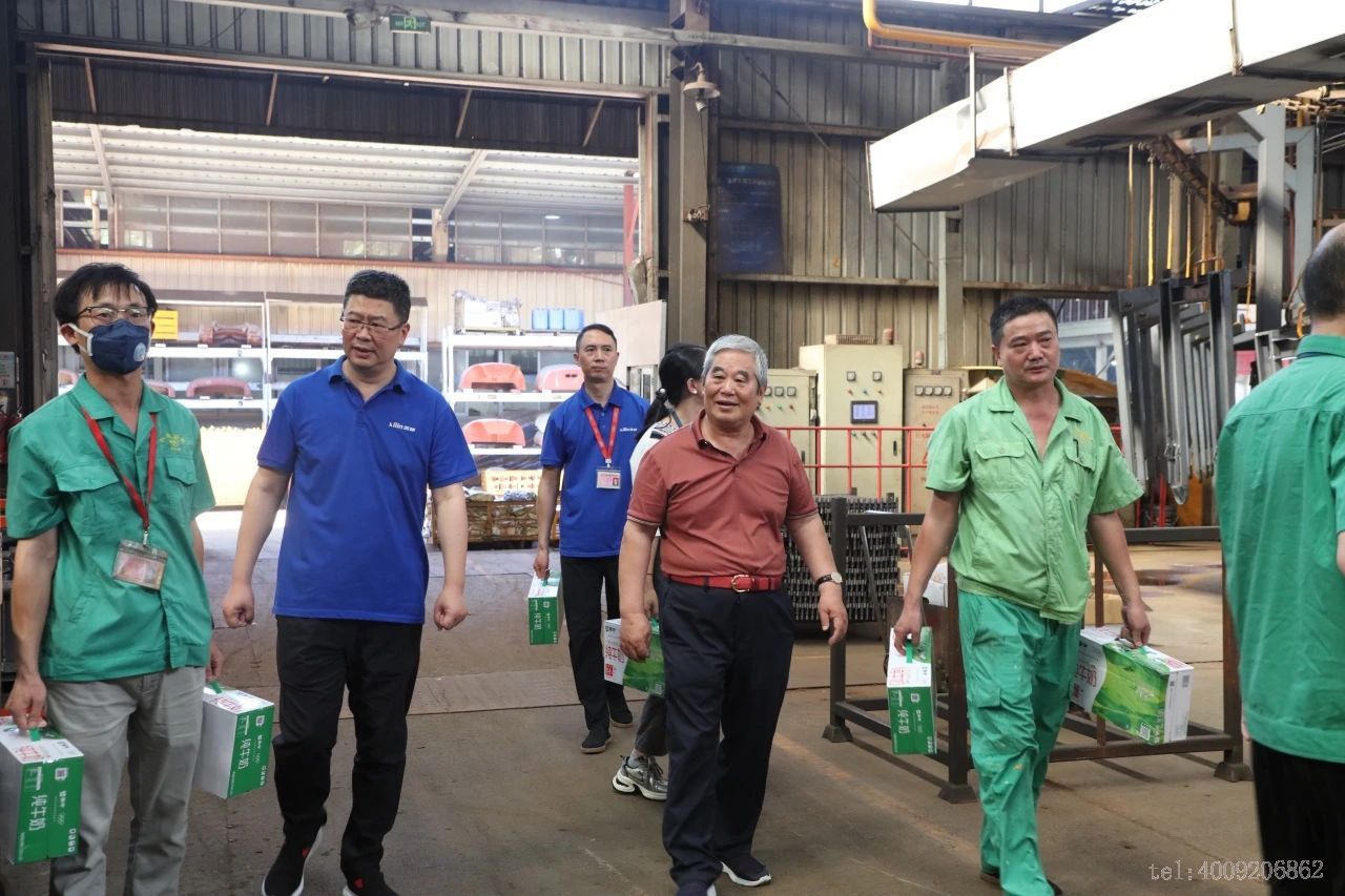 公司領(lǐng)導(dǎo)深入一線慰問(wèn)員工，傳遞溫暖關(guān)懷